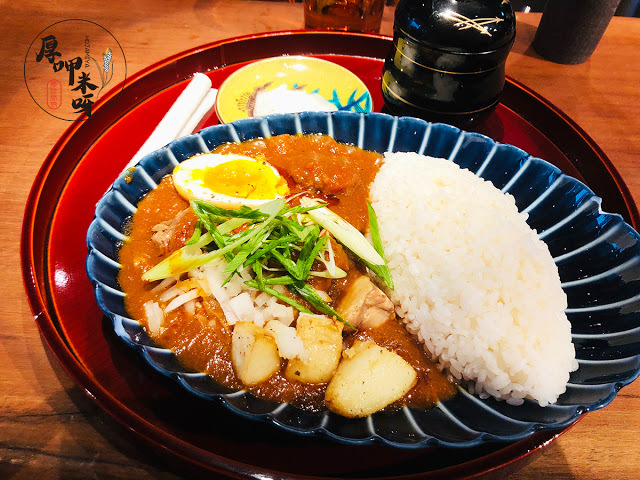 【厚呷米呀│台北通化街】 通庵熟成咖哩 花椒入咖哩帶出麻婆風咖哩感/可選雞肉、牛肉或是綜合/搭配泰式風味炸女婿蛋很有亮點/濃厚香料風咖哩醬及招牌湯品可續加一次/牛蒡天婦羅不是天天有