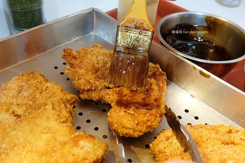 豪傳說雞排（原豪哥雞排）。為吃這家雞排等翻天，生意好到開店2小時老闆直接關鐵門！ @蹦啾♥謝蘿莉 La vie heureuse