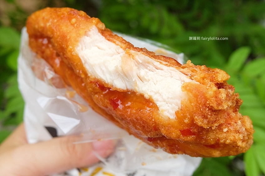 豪傳說雞排（原豪哥雞排）。為吃這家雞排等翻天，生意好到開店2小時老闆直接關鐵門！ @蹦啾♥謝蘿莉 La vie heureuse