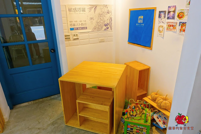 [食記] 新竹北區 - 藍屋子109號 特色咖啡廳 厚牛肉排帕尼尼 鬆軟可頌脆皮甜甜圈 在文青咖啡廳度過悠閒美好早晨