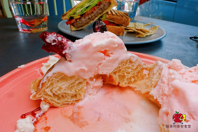 [食記] 新竹北區 - 藍屋子109號 特色咖啡廳 厚牛肉排帕尼尼 鬆軟可頌脆皮甜甜圈 在文青咖啡廳度過悠閒美好早晨