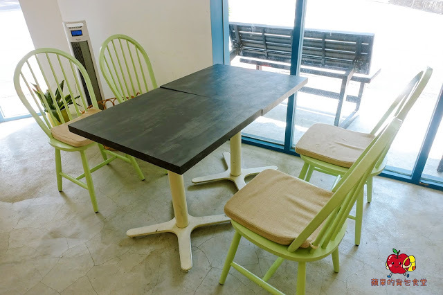 [食記] 新竹北區 - 藍屋子109號 特色咖啡廳 厚牛肉排帕尼尼 鬆軟可頌脆皮甜甜圈 在文青咖啡廳度過悠閒美好早晨