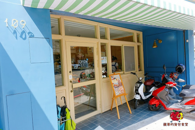 [食記] 新竹北區 - 藍屋子109號 特色咖啡廳 厚牛肉排帕尼尼 鬆軟可頌脆皮甜甜圈 在文青咖啡廳度過悠閒美好早晨