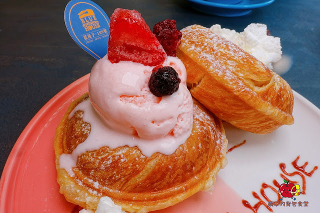 [食記] 新竹北區 - 藍屋子109號 特色咖啡廳 厚牛肉排帕尼尼 鬆軟可頌脆皮甜甜圈 在文青咖啡廳度過悠閒美好早晨