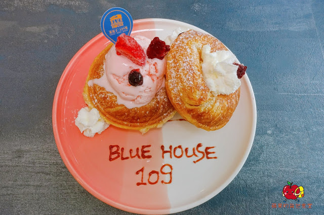 [食記] 新竹北區 - 藍屋子109號 特色咖啡廳 厚牛肉排帕尼尼 鬆軟可頌脆皮甜甜圈 在文青咖啡廳度過悠閒美好早晨
