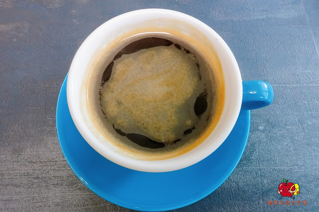 [食記] 新竹北區 - 藍屋子109號 特色咖啡廳 厚牛肉排帕尼尼 鬆軟可頌脆皮甜甜圈 在文青咖啡廳度過悠閒美好早晨