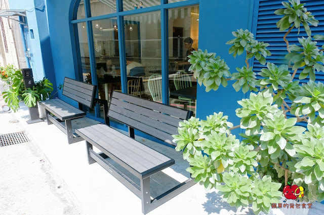 [食記] 新竹北區 - 藍屋子109號 特色咖啡廳 厚牛肉排帕尼尼 鬆軟可頌脆皮甜甜圈 在文青咖啡廳度過悠閒美好早晨
