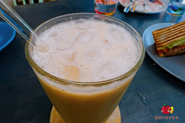 [食記] 新竹北區 - 藍屋子109號 特色咖啡廳 厚牛肉排帕尼尼 鬆軟可頌脆皮甜甜圈 在文青咖啡廳度過悠閒美好早晨