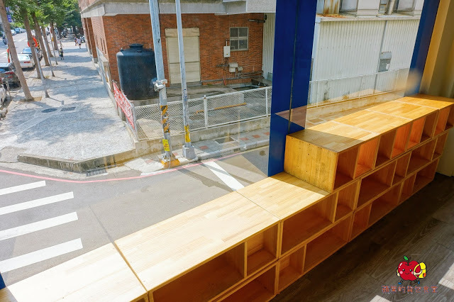 [食記] 新竹北區 - 藍屋子109號 特色咖啡廳 厚牛肉排帕尼尼 鬆軟可頌脆皮甜甜圈 在文青咖啡廳度過悠閒美好早晨