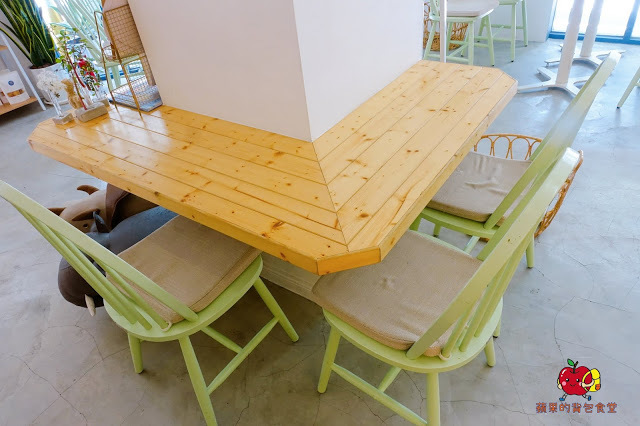 [食記] 新竹北區 - 藍屋子109號 特色咖啡廳 厚牛肉排帕尼尼 鬆軟可頌脆皮甜甜圈 在文青咖啡廳度過悠閒美好早晨