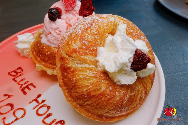 [食記] 新竹北區 - 藍屋子109號 特色咖啡廳 厚牛肉排帕尼尼 鬆軟可頌脆皮甜甜圈 在文青咖啡廳度過悠閒美好早晨