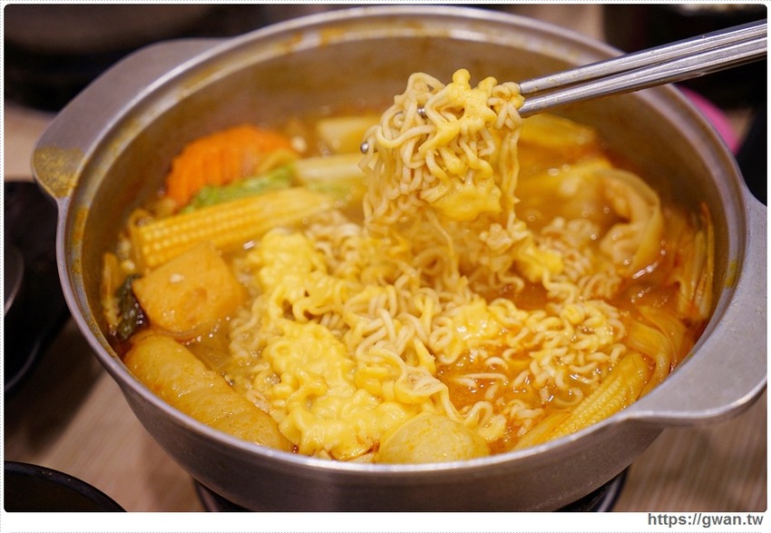 不限時、不收服務費、自助吧吃到飽還可以抽iPhone,全台鍋賣局只有這裡獨家舉辦