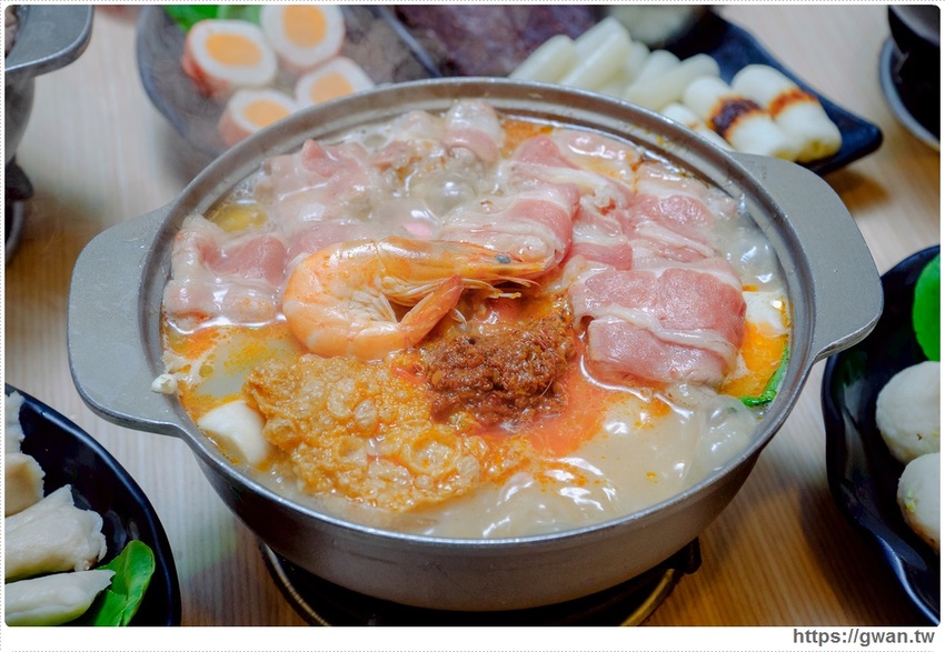 百元火鍋店新開幕～最低130元、用餐不限時、不收服務費還有歡樂吧吃到飽，父親節前肉量再加倍，用餐人潮多到止不住！