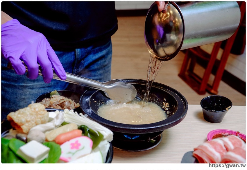 百元火鍋店新開幕～最低130元、用餐不限時、不收服務費還有歡樂吧吃到飽，父親節前肉量再加倍，用餐人潮多到止不住！