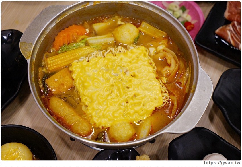 不限時、不收服務費、自助吧吃到飽還可以抽iPhone,全台鍋賣局只有這裡獨家舉辦