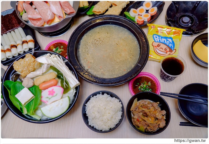 百元火鍋店新開幕～最低130元、用餐不限時、不收服務費還有歡樂吧吃到飽，父親節前肉量再加倍，用餐人潮多到止不住！