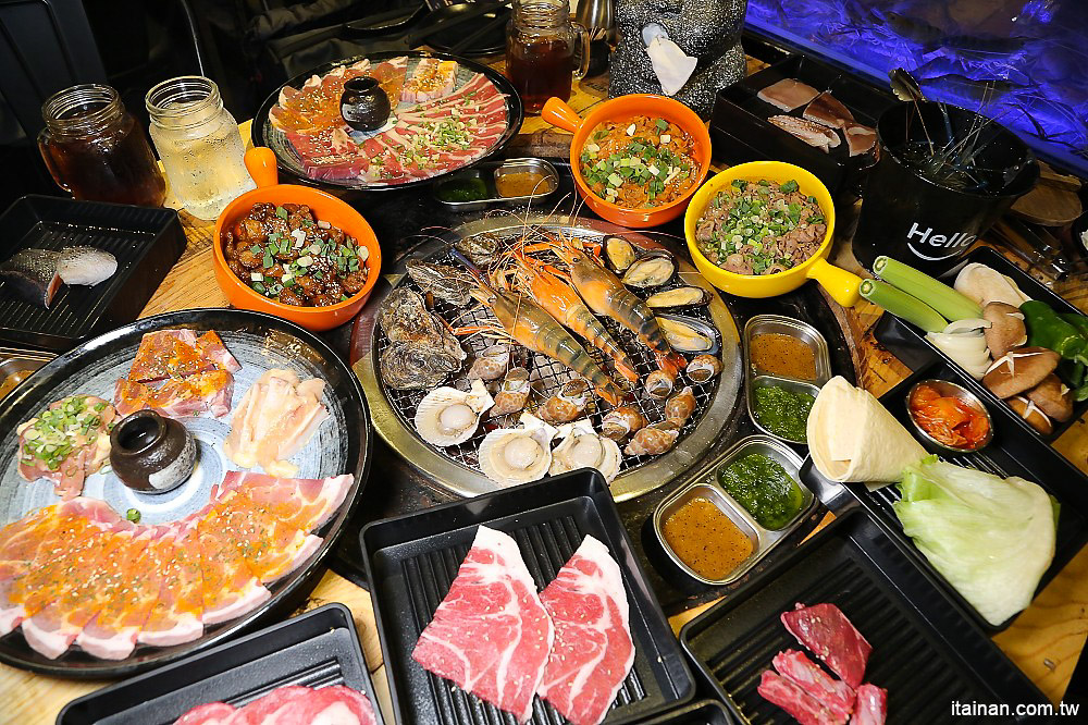 台南燒烤｜Scream 尖叫精緻炭火燒肉~療癒系燒肉!一秒置身水族館吃燒肉!!台南最狂水道蝦!真正現撈現烤的泰國蝦、海鮮燒肉、鐵板燒吃到飽!! - 台南好Food遊