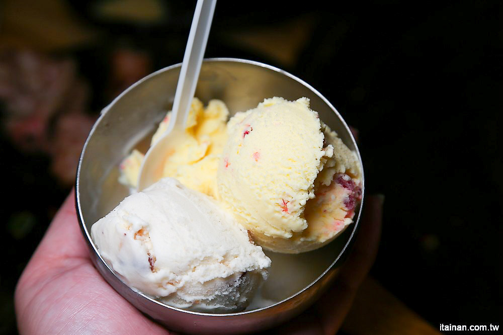 台南燒烤｜Scream 尖叫精緻炭火燒肉~療癒系燒肉!一秒置身水族館吃燒肉!!台南最狂水道蝦!真正現撈現烤的泰國蝦、海鮮燒肉、鐵板燒吃到飽!! - 台南好Food遊