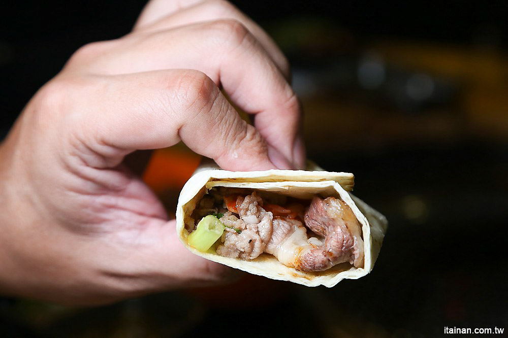 台南燒烤｜Scream 尖叫精緻炭火燒肉~療癒系燒肉!一秒置身水族館吃燒肉!!台南最狂水道蝦!真正現撈現烤的泰國蝦、海鮮燒肉、鐵板燒吃到飽!! - 台南好Food遊