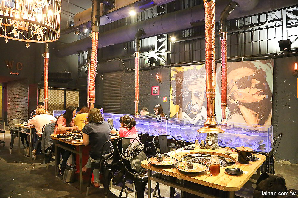 台南燒烤｜Scream 尖叫精緻炭火燒肉~療癒系燒肉!一秒置身水族館吃燒肉!!台南最狂水道蝦!真正現撈現烤的泰國蝦、海鮮燒肉、鐵板燒吃到飽!! - 台南好Food遊