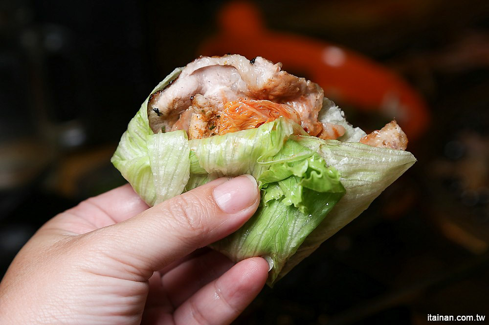 台南燒烤｜Scream 尖叫精緻炭火燒肉~療癒系燒肉!一秒置身水族館吃燒肉!!台南最狂水道蝦!真正現撈現烤的泰國蝦、海鮮燒肉、鐵板燒吃到飽!! - 台南好Food遊