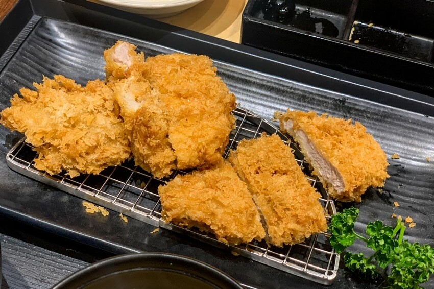 尖叫 SCREAM 精緻炭火燒肉｜活跳跳泰國蝦、巨大蚵仔，還有超酷蟹膏料理！