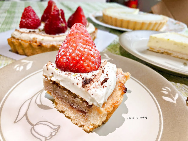 【宅配 美食】一事製菓🍋🍋🍋一生，做好一件事。台北超人氣檸檬塔，千層塔皮有層次，不愧是當家招牌，節日慶祝、解饞想吃都很推薦~