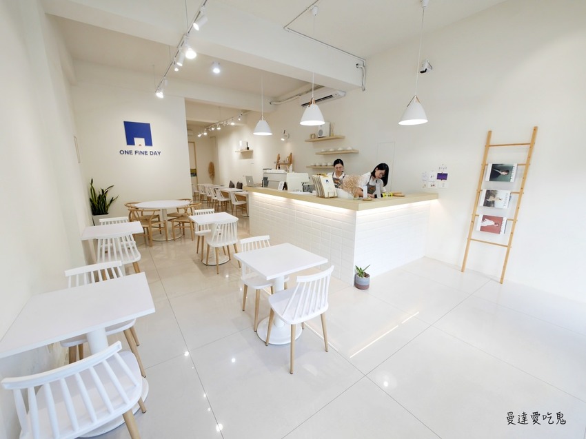 【台南美食】日好 One Fine Day。純白吸睛店面人氣早午餐。台南永康區｜五王國小｜台南咖啡｜台南下午茶 - 曼達愛吃鬼
