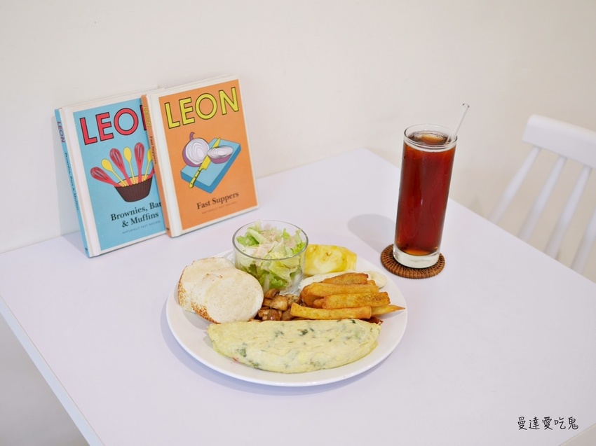 【台南美食】日好 One Fine Day。純白吸睛店面人氣早午餐。台南永康區｜五王國小｜台南咖啡｜台南下午茶 - 曼達愛吃鬼