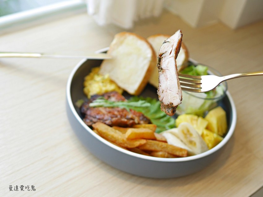 【台南美食】日好 One Fine Day。純白吸睛店面人氣早午餐。台南永康區｜五王國小｜台南咖啡｜台南下午茶 - 曼達愛吃鬼