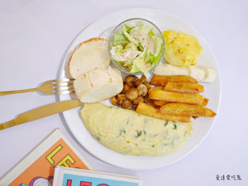 【台南美食】日好 One Fine Day。純白吸睛店面人氣早午餐。台南永康區｜五王國小｜台南咖啡｜台南下午茶 - 曼達愛吃鬼