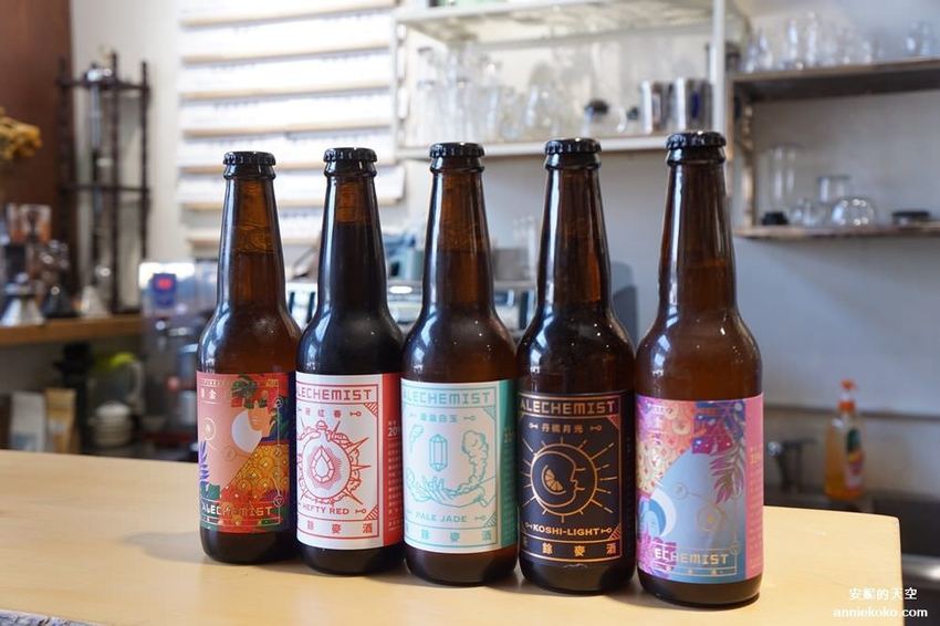 [基隆 見書店 ]充滿乾燥花的獨立書店 翻翻書喝杯咖啡 從see到sea的距離 - 安妮的天空