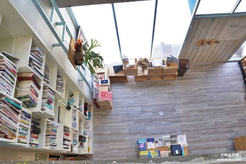 [基隆 見書店 ]充滿乾燥花的獨立書店 翻翻書喝杯咖啡 從see到sea的距離 - 安妮的天空