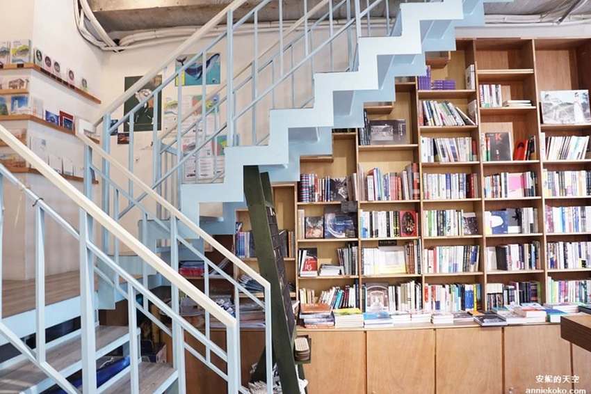 [基隆 見書店 ]充滿乾燥花的獨立書店 翻翻書喝杯咖啡 從see到sea的距離 - 安妮的天空