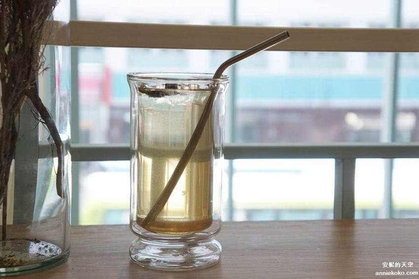 [基隆 見書店 ]充滿乾燥花的獨立書店 翻翻書喝杯咖啡 從see到sea的距離 - 安妮的天空