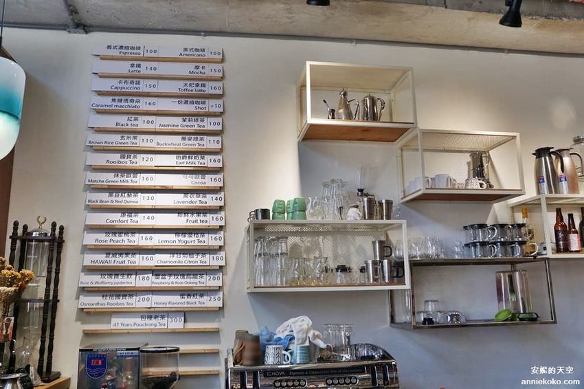 [基隆 見書店 ]充滿乾燥花的獨立書店 翻翻書喝杯咖啡 從see到sea的距離 - 安妮的天空