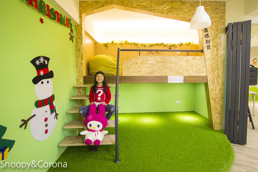 【台中住宿】逢甲親子住宿｜葉綠宿旅館Green Hotel～步行5分鐘到逢夜市，親子房有廚房玩具，13米高植生牆、陪睡小盆栽紓壓療癒