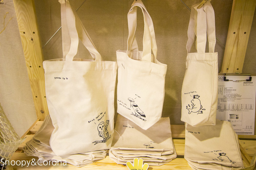 【台中住宿】逢甲親子住宿｜葉綠宿旅館Green Hotel～步行5分鐘到逢夜市，親子房有廚房玩具，13米高植生牆、陪睡小盆栽紓壓療癒