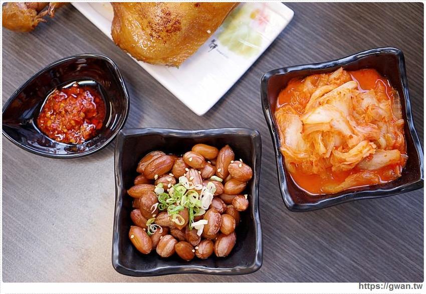 台中深夜拉麵，吃麵免費續湯、還有超限量大雞腿、霸氣豬肋排，一開店就滿滿人潮！