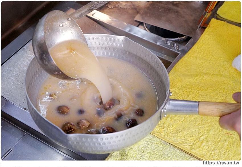 台中深夜拉麵，吃麵免費續湯、還有超限量大雞腿、霸氣豬肋排，一開店就滿滿人潮！