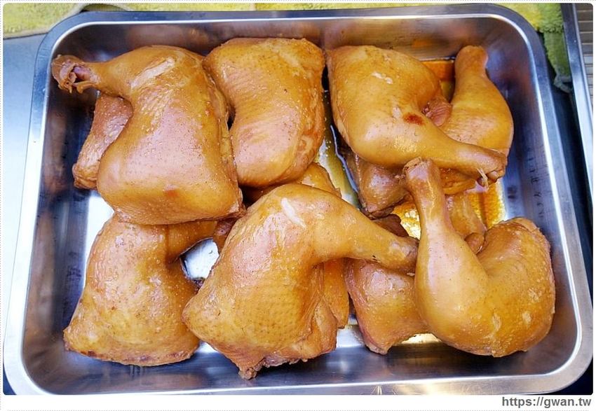 台中深夜拉麵，吃麵免費續湯、還有超限量大雞腿、霸氣豬肋排，一開店就滿滿人潮！