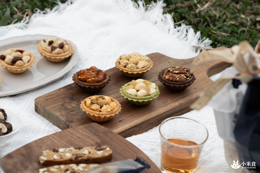 上信饌玉夏威夷豆塔｜花漾春月。不只健康，還豆你開心｜6種口味堅果塔｜台北伴手禮推薦｜健康零食｜母親節禮盒 - 小米食