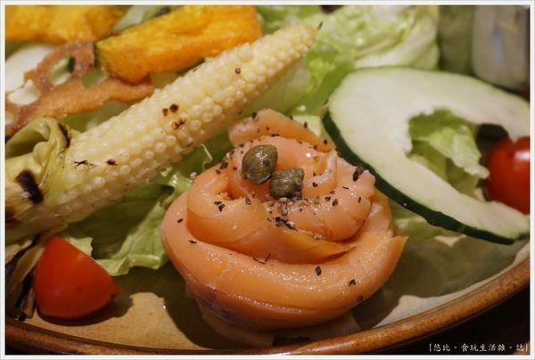 home home-29-煙燻鮭魚沙拉.JPG