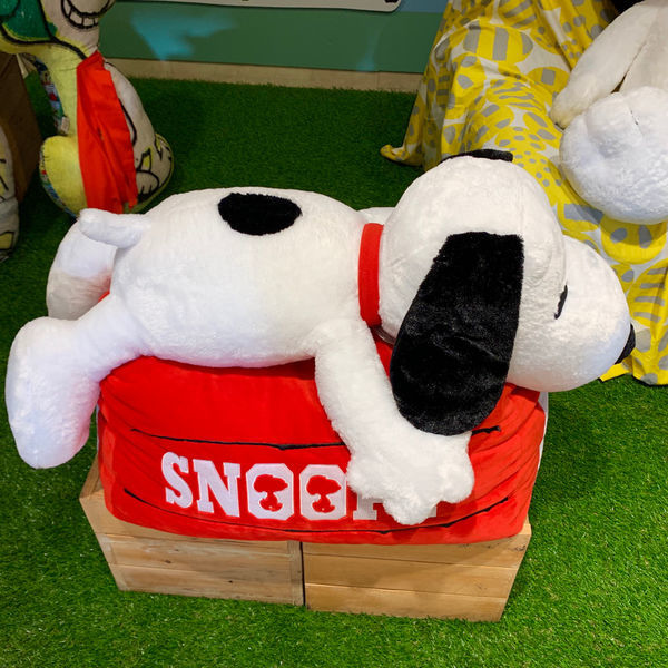 | Taiwan Taipei 台灣 台北 信義區 新光三越A8☻ 史努比快閃店 免費 | 史奴比粉手刀出發 快跟巨型史奴比一起躺沙發曬恩愛