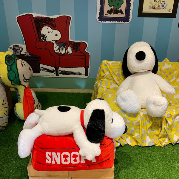 | Taiwan Taipei 台灣 台北 信義區 新光三越A8☻ 史努比快閃店 免費 | 史奴比粉手刀出發 快跟巨型史奴比一起躺沙發曬恩愛