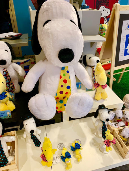 | Taiwan Taipei 台灣 台北 信義區 新光三越A8☻ 史努比快閃店 免費 | 史奴比粉手刀出發 快跟巨型史奴比一起躺沙發曬恩愛