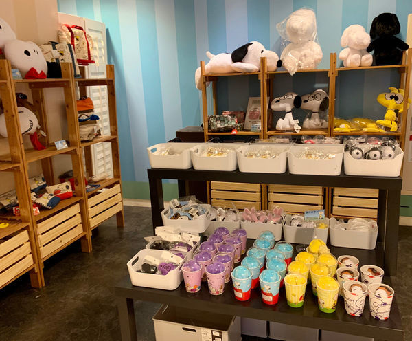 | Taiwan Taipei 台灣 台北 信義區 新光三越A8☻ 史努比快閃店 免費 | 史奴比粉手刀出發 快跟巨型史奴比一起躺沙發曬恩愛