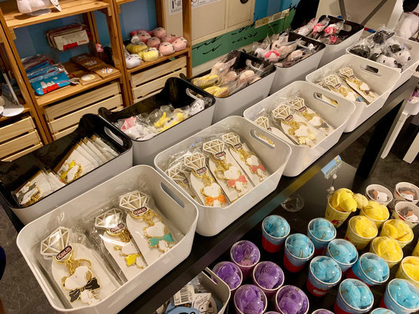 | Taiwan Taipei 台灣 台北 信義區 新光三越A8☻ 史努比快閃店 免費 | 史奴比粉手刀出發 快跟巨型史奴比一起躺沙發曬恩愛