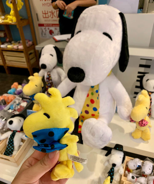 | Taiwan Taipei 台灣 台北 信義區 新光三越A8☻ 史努比快閃店 免費 | 史奴比粉手刀出發 快跟巨型史奴比一起躺沙發曬恩愛