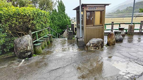 【台北溫泉】七窟溫泉餐廳｜１００元湯屋，陽明山裡的隱藏版溫泉，還有脆皮雞必吃！